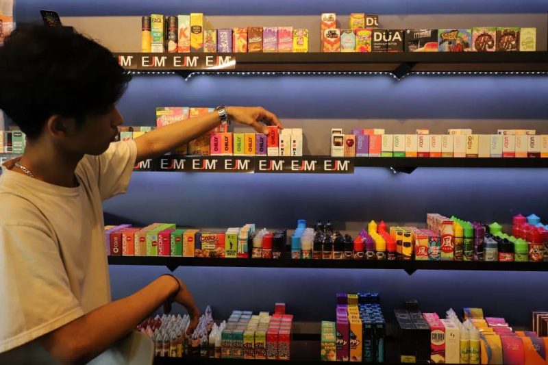 Lebih dari Sekadar Toko Asap: Bagaimana Transformasi Vape Store 2026 Menjadi Klub Eksklusif Kurasi Rasa, Teknologi Pod Pintar, dan Komunitas Urban Modern