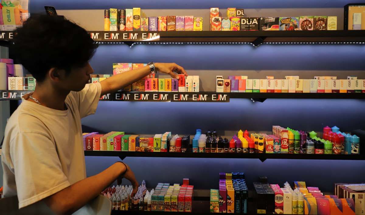 Lebih dari Sekadar Toko Asap: Bagaimana Transformasi Vape Store 2026 Menjadi Klub Eksklusif Kurasi Rasa, Teknologi Pod Pintar, dan Komunitas Urban Modern